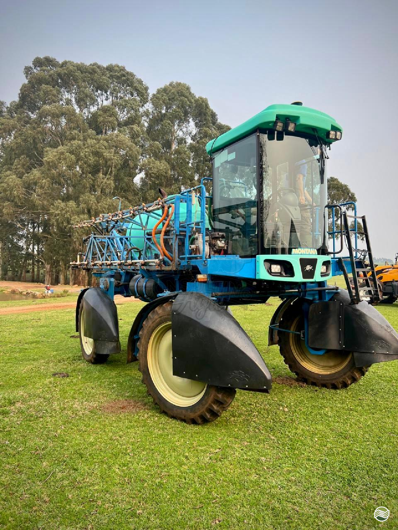 PULVERIZADOR MONTANA BOXER 2000 Tração 4x2 Consulting Agro ITUVERAVA SÃO PAULO SP